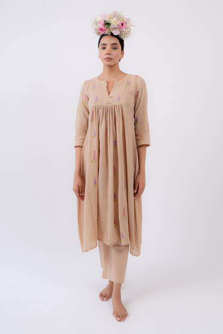 Avaasya Jaipur_Brown Cotton Embroidery Split V-neck Floral Kurta And Pant Set _Online_at_Aza_Fashions