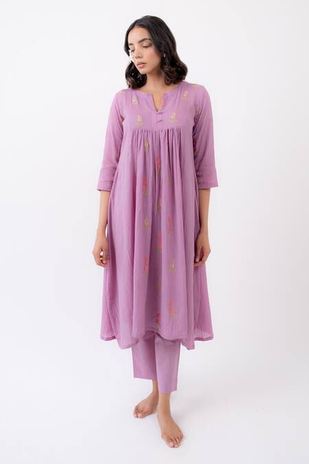 Avaasya Jaipur_Purple Cotton Embroidery Split V-neck Floral Gathered Kurta Pant Set _Online_at_Aza_Fashions