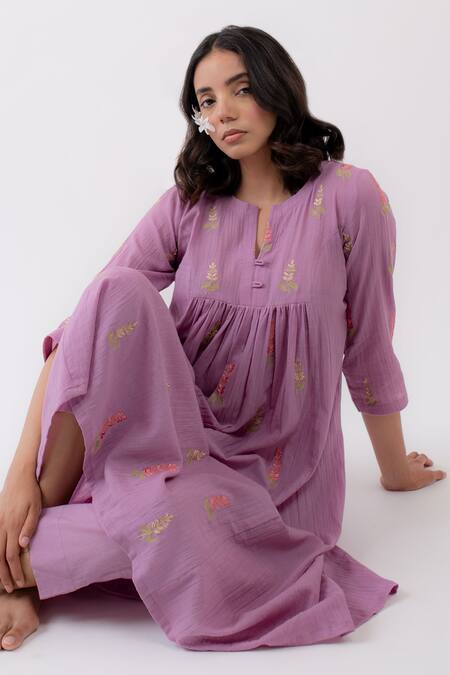Avaasya Jaipur_Purple Cotton Embroidery Split V-neck Floral Gathered Kurta Pant Set _at_Aza_Fashions
