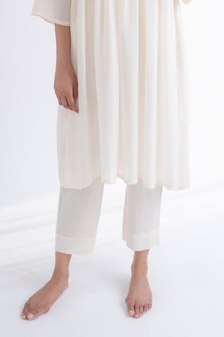Buy_Avaasya Jaipur_Ivory Muslin, Cotton Embroidery Split V-neck Kurta Pant Set _Online_at_Aza_Fashions