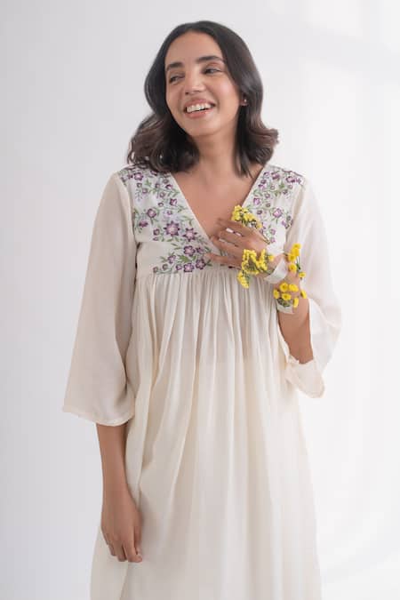 Avaasya Jaipur_Ivory Muslin, Cotton Embroidery Split V-neck Kurta Pant Set _at_Aza_Fashions