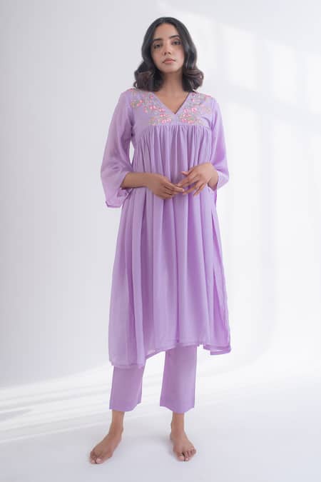 Avaasya Jaipur_Purple Muslin, Cotton Embroidery Split V-neck Floral Kurta Pant Set _Online_at_Aza_Fashions