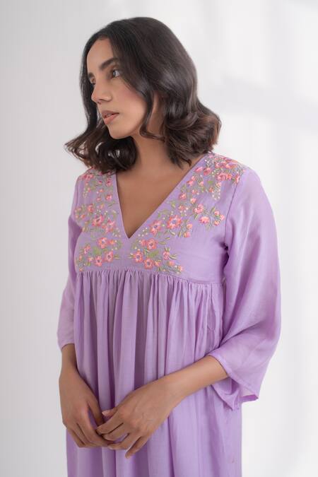 Avaasya Jaipur_Purple Muslin, Cotton Embroidery Split V-neck Floral Kurta Pant Set _at_Aza_Fashions