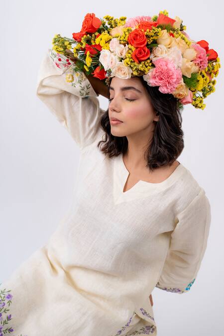 Avaasya Jaipur_Ivory Linen Embroidery Round Neck Floral Kurta And Pant Set _at_Aza_Fashions