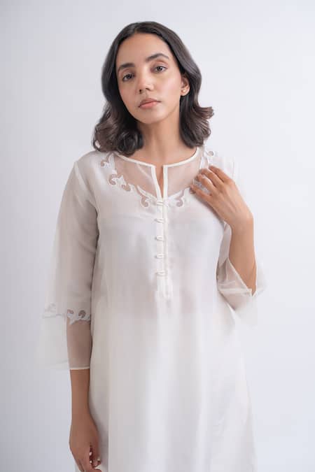 Avaasya Jaipur_Ivory Silk Embroidery Split V-neck Upada Kurta And Pant Set _Online_at_Aza_Fashions