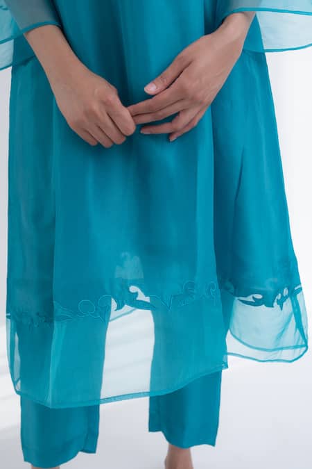 Avaasya Jaipur_Blue Silk Embroidery Split V-neck Teal Applique Kurta Set _at_Aza_Fashions