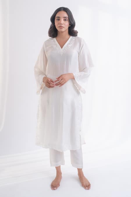Avaasya Jaipur_Ivory Silk Embroidery V-neck Cut-work Kurta And Pant Set _Online_at_Aza_Fashions