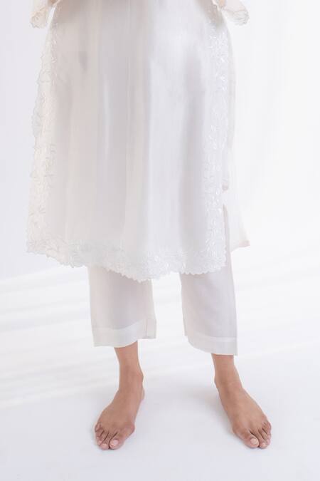 Buy_Avaasya Jaipur_Ivory Silk Embroidery V-neck Cut-work Kurta And Pant Set _Online_at_Aza_Fashions