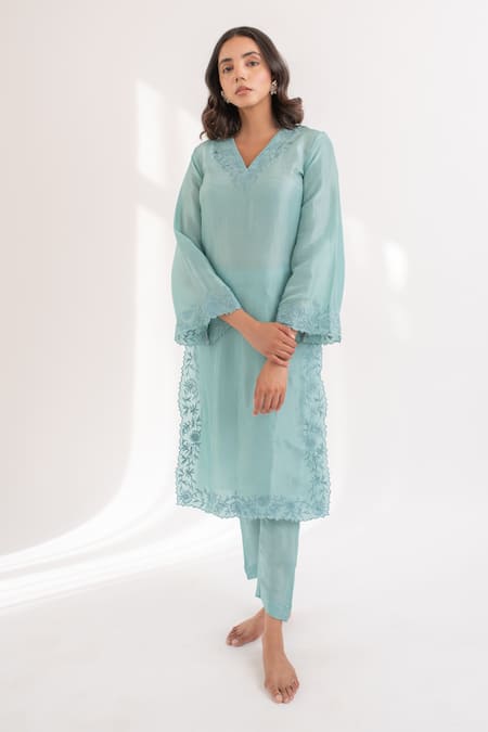 Avaasya Jaipur_Blue Silk Embroidery V-neck Upada Kurta And Pant Set _Online_at_Aza_Fashions