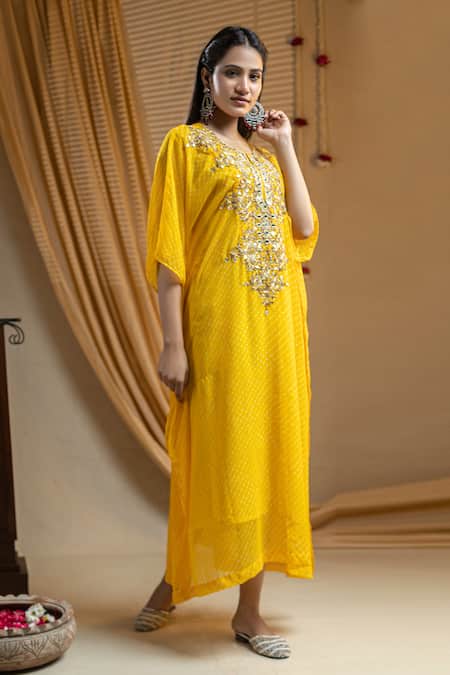 Shop Nazar By Indu Yellow Georgette Mirrors Round Neck Leheriya Pattern Kaftan at Aza Fashions Shop_Nazar By Indu_Yellow Georgette Mirrors Round Neck Leheriya Pattern Kaftan _at_Aza_Fashions