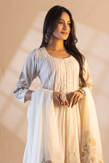 Nazar By Indu Ivory Cotton Embroidery Round Neck Floral Print Kurta Set Online at Aza Fashions Nazar By Indu_Ivory Cotton Embroidery Round Neck Floral Print Kurta Set _Online_at_Aza_Fashions