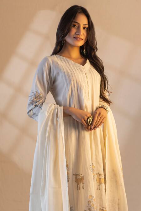 Nazar By Indu_Ivory Cotton V-neck Floral Print Straight Kurta Set _Online_at_Aza_Fashions
