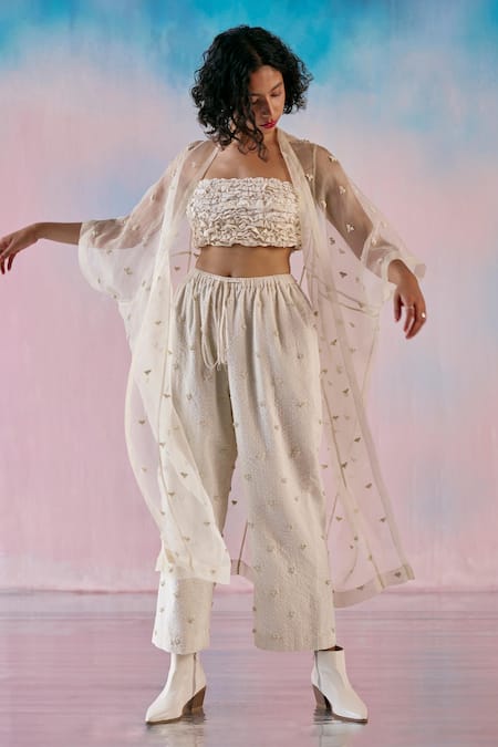 Ilk Organza Foam Heart Embroidered Cape 