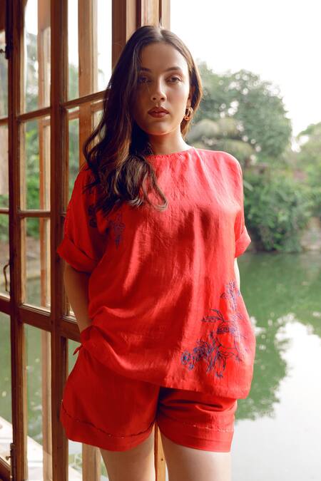 Kavya Singh Kundu_Red Handloom Cotton Embroidery Chelsea Handwoven Mulberry Silk Top With Shorts _Online_at_Aza_Fashions