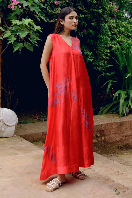 Shop_Kavya Singh Kundu_Red Silk Beads V-neck Faye Handwoven Mulberry Dress _Online_at_Aza_Fashions