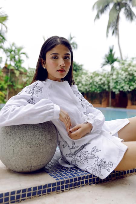 Kavya Singh Kundu_White Handloom Cotton Beads Collared Pam Handwoven Linen Shirt With Shorts _Online_at_Aza_Fashions