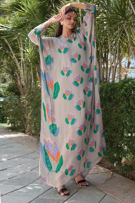 Buy_Affroz_Grey Georgette V-neck Floral Print Kaftan _Online_at_Aza_Fashions