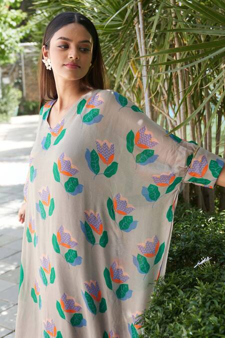 Affroz_Grey Georgette V-neck Floral Print Kaftan _at_Aza_Fashions