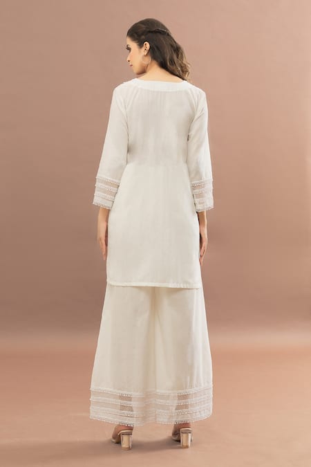 Kalakaari By Sagarika_White Cotton Lace V-neck Straight Cut Work Border Kurta With Palazzo _Online_at_Aza_Fashions