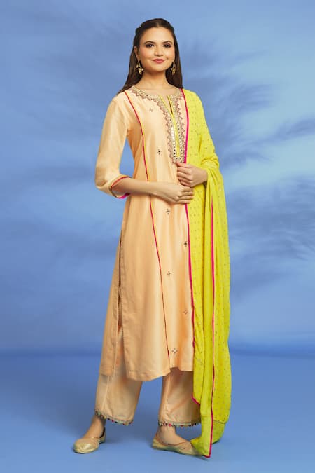 OMI Peach Silk, Chanderi, Chiffon Mirrors, Embroidery Split V-neck Hand Kurta Set 