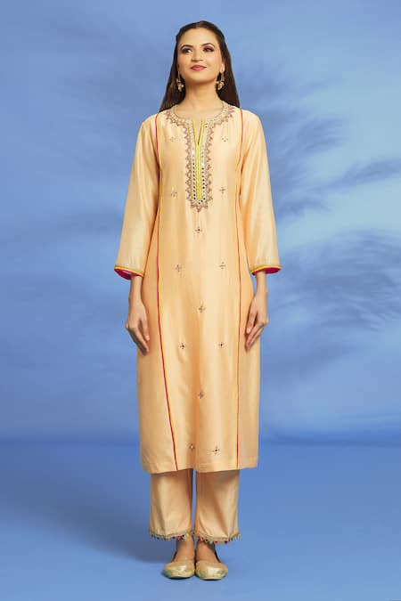 OMI Peach Silk, Chanderi, Chiffon Mirrors, Embroidery Split V-neck Hand Kurta Set Online at Aza Fashions OMI_Peach Silk, Chanderi, Chiffon Mirrors, Embroidery Split V-neck Hand Kurta Set _Online_at_Aza_Fashions