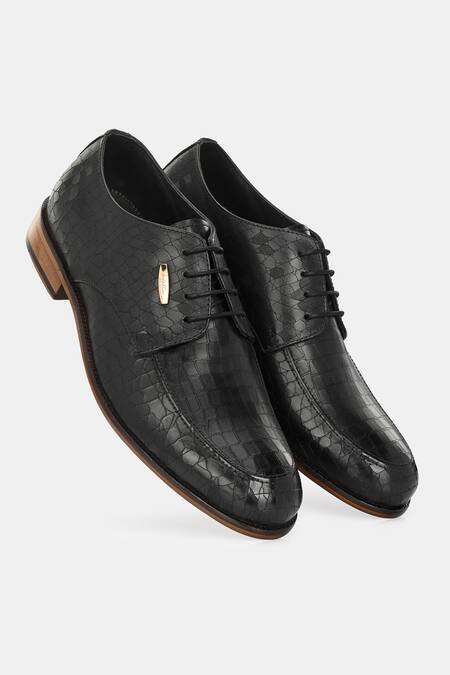 Buy_Lafattio_Black Leather Textured Formal Shoes  _Online_at_Aza_Fashions