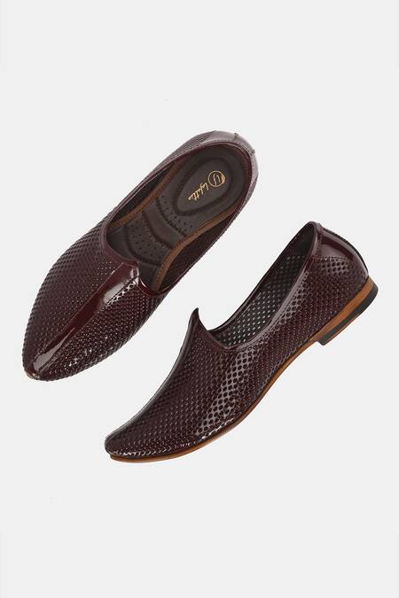 Buy_Lafattio_Red Leather Textured Juttis 