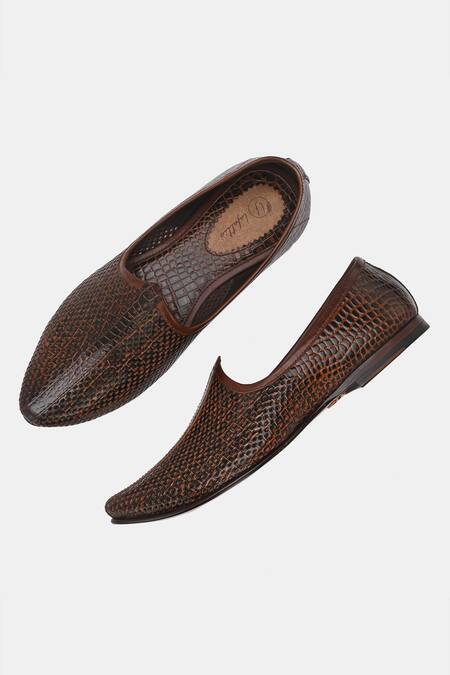 Buy_Lafattio_Brown Perforated Texture Leather Juttis