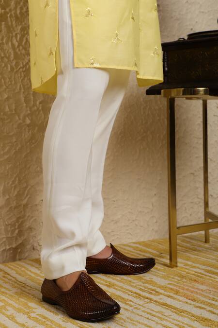 Shop_Lafattio_Brown Perforated Texture Leather Juttis