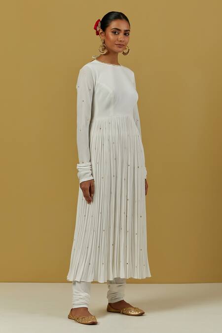 Ikshita Choudhary_White Wrinkle Cotton Hand Embroidered Sequin Round Neck And Zari Anarkali Set_at_Aza_Fashions