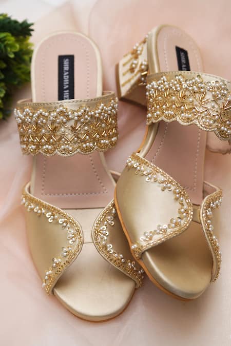 Indian Wedding Ceremony : Indian Bridal Stylish Footwear Stock Photo -  Image of bride, party: 218401092