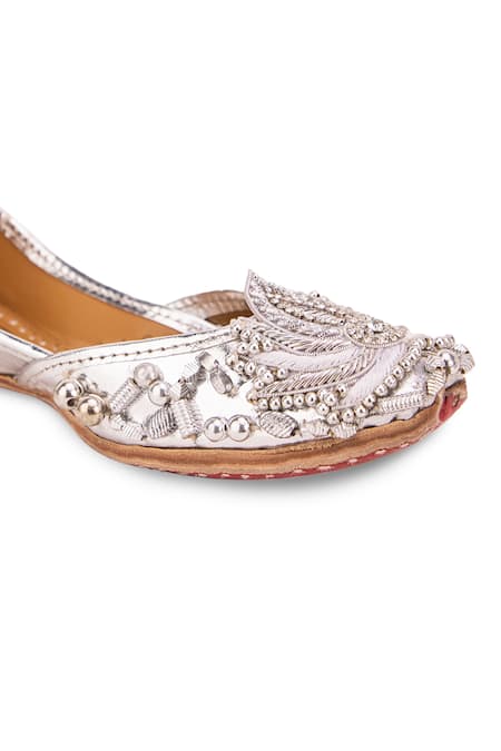 5elements_Silver Metallic Floral Embroidered Juttis _Online_at_Aza_Fashions