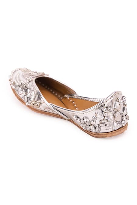 Shop_5elements_Silver Metallic Floral Embroidered Juttis _Online_at_Aza_Fashions
