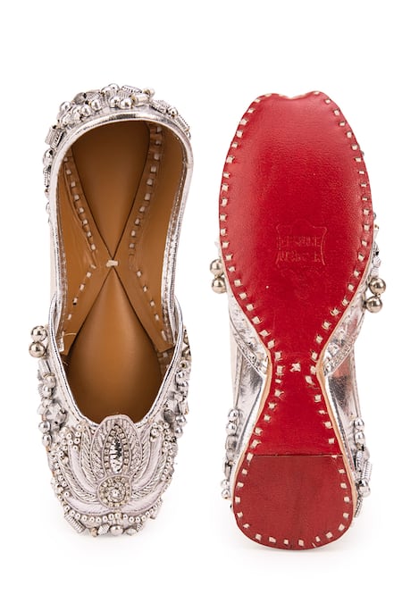 Shop_5elements_Silver Metallic Floral Embroidered Juttis _at_Aza_Fashions