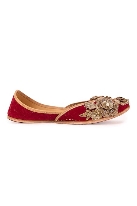 Buy_5elements_Maroon Embroidered Velvet Floral Applique Juttis _Online_at_Aza_Fashions