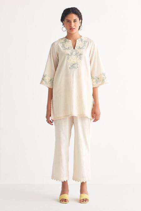 Shivani Bhargava_Off White Pure Cotton Embroidered Woven Notched Short Tunic And Pant Set _Online_at_Aza_Fashions