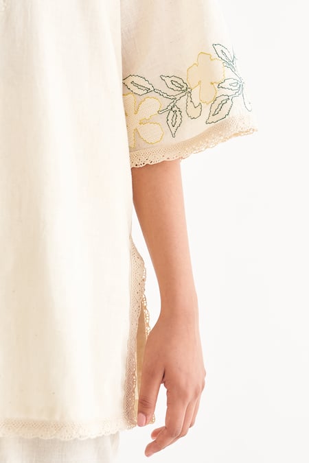 Shivani Bhargava_Off White Pure Cotton Embroidered Woven Notched Short Tunic And Pant Set _at_Aza_Fashions