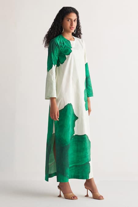 Shivani Bhargava Green Pure Cotton Digital Printed Woven Round Bloom Floral Long Kurta 