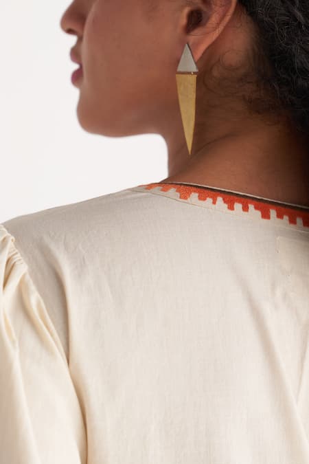 Shivani Bhargava_Ivory Pure Cotton Embroidered Woven Notched Colossal Sleeve Kurta And Pant Set _Online_at_Aza_Fashions