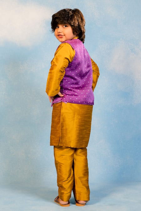 Shop JILMIL DREAMWEAR Purple Cotton, Silk Embroidery Geometric Pattern Jacket And Kurta Set at Aza Fashions Shop_JILMIL DREAMWEAR_Purple Cotton, Silk Embroidery Geometric Pattern Jacket And Kurta Set _at_Aza_Fashions