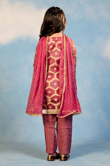 Shop JILMIL DREAMWEAR Purple Organza Embroidery Quatrefoil Floral Pattern Kurta Set at Aza Fashions Shop_JILMIL DREAMWEAR_Purple Organza Embroidery Quatrefoil Floral Pattern Kurta Set _at_Aza_Fashions