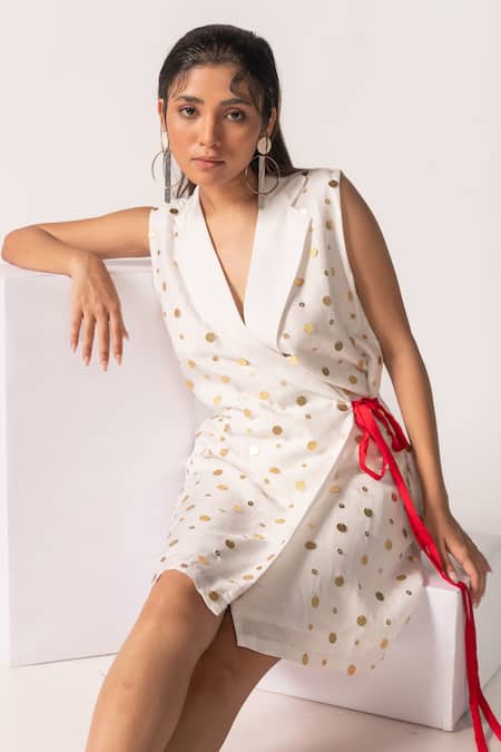 Shop Vanshika Agarwal Label White Bamberg Silk, Lining Taffeta Scarlett Hand Embroidered Blazer Dress at Aza Fashions Shop_Vanshika Agarwal Label_White Bamberg Silk, Lining Taffeta Scarlett Hand Embroidered Blazer Dress _at_Aza_Fashions