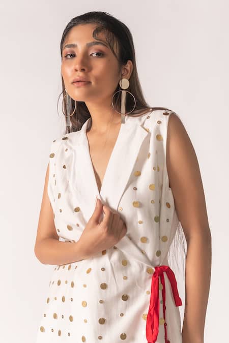 Vanshika Agarwal Label White Bamberg Silk, Lining Taffeta Scarlett Hand Embroidered Blazer Dress Online at Aza Fashions Vanshika Agarwal Label_White Bamberg Silk, Lining Taffeta Scarlett Hand Embroidered Blazer Dress _Online_at_Aza_Fashions