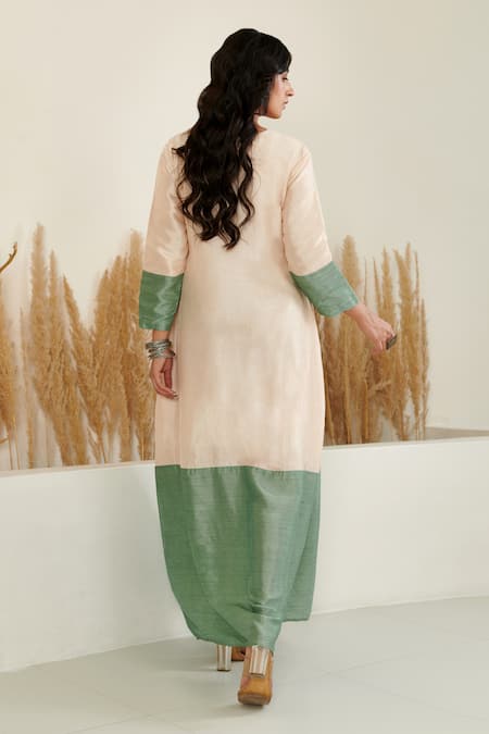 Shop Label Flamingo By Vrinda Ivory Silk V-neck Color Block Kaftan at Aza Fashions Shop_Label Flamingo By Vrinda_Ivory Silk V-neck Color Block Kaftan _at_Aza_Fashions