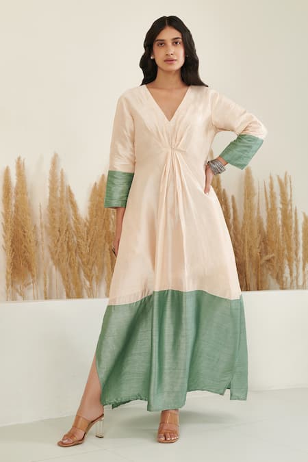 Label Flamingo By Vrinda Ivory Silk V-neck Color Block Kaftan Online at Aza Fashions Label Flamingo By Vrinda_Ivory Silk V-neck Color Block Kaftan _Online_at_Aza_Fashions