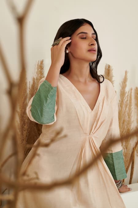 Shop Label Flamingo By Vrinda Ivory Silk V-neck Color Block Kaftan Online at Aza Fashions Shop_Label Flamingo By Vrinda_Ivory Silk V-neck Color Block Kaftan _Online_at_Aza_Fashions