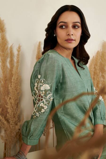 Shop Label Flamingo By Vrinda Green Silk Pearls, Beads Split Placement Hand Embroidered Kurta With Pant Online at Aza Fashions Shop_Label Flamingo By Vrinda_Green Silk Pearls, Beads Split Placement Hand Embroidered Kurta With Pant _Online_at_Aza_Fashions