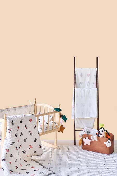 Jaipur Gate White Muslin Printed Jet Plane Baby Cot Set at Aza Fashions Jaipur Gate_White Muslin Printed Jet Plane Baby Cot Set_at_Aza_Fashions