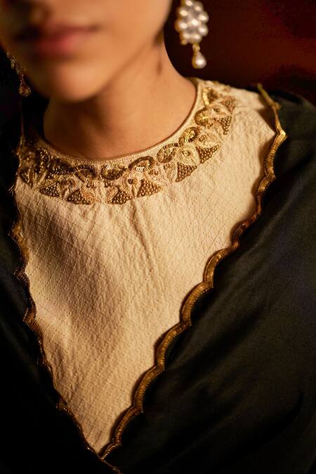 Buy_Mimamsaa_Black Silk Sequins Round Neck Olivia Woven Saree With Blouse Piece _Online_at_Aza_Fashions