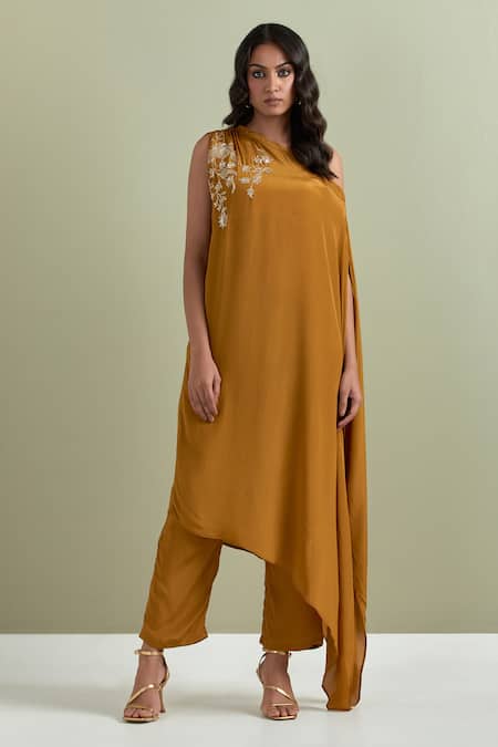 Priya Chaudhary Floral Placement Embroidered Kurta & Pant Set 